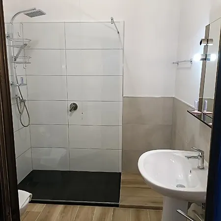 Alba Serravalle ホテル